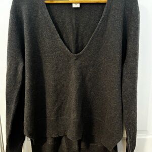 Women's V-Neck Cashmere Sweater - Charcoal Gray/Dark Green